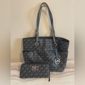 Michael Kors MK Logo Jet Set East/West Tote and Wallet set